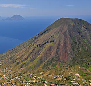 Liparische Inseln ─ unbeschwert durch das Lavaland Liparische Inseln ─ unbeschwert durch das Lavaland